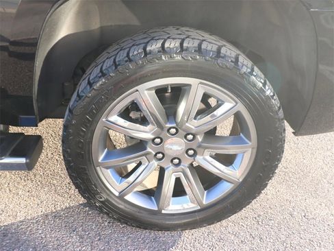 Used 2019 Chevrolet Tahoe LT w/ LT Signature Package image 24