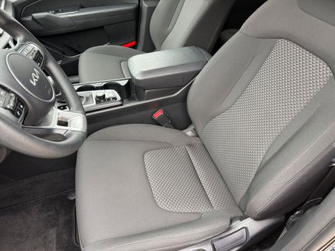 Used 2025 Kia Sportage LX FWD image 36
