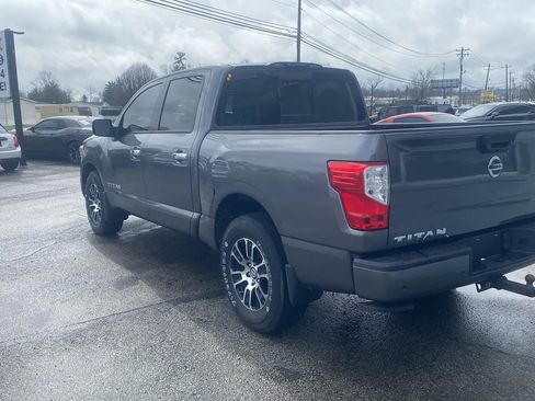 Used 2021 Nissan Titan SV w/ Accessory Utility Package image 6