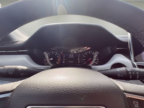 Used 2025 Jeep Compass Limited AWD/4WD image 9