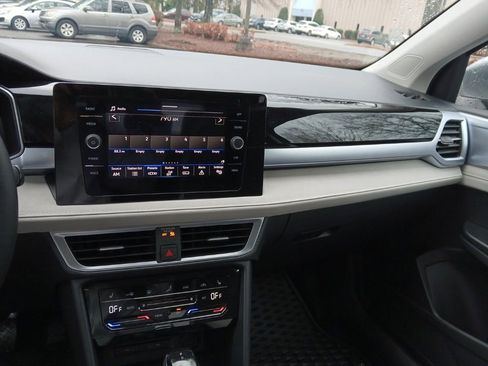 New 2025 Volkswagen Taos SE image 17