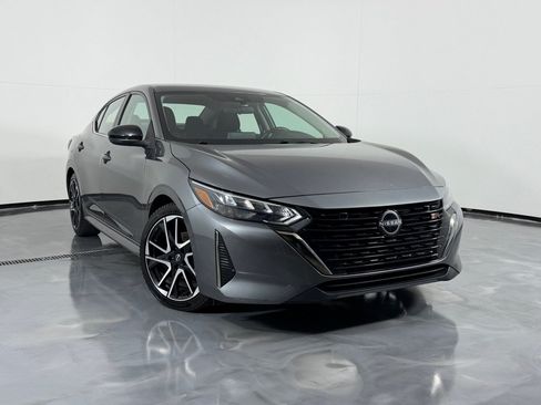 Used 2024 Nissan Sentra SR FWD image 2
