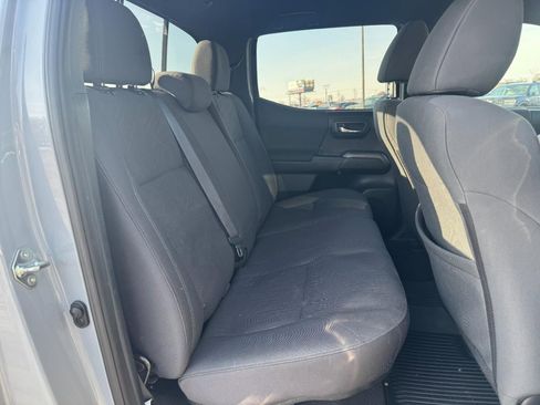 Used 2018 Toyota Tacoma TRD Sport w/ Technology Package image 9