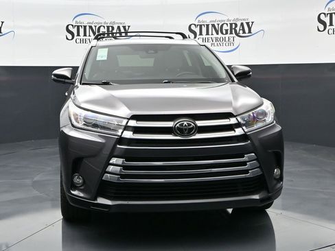 Used 2017 Toyota Highlander Limited image 2