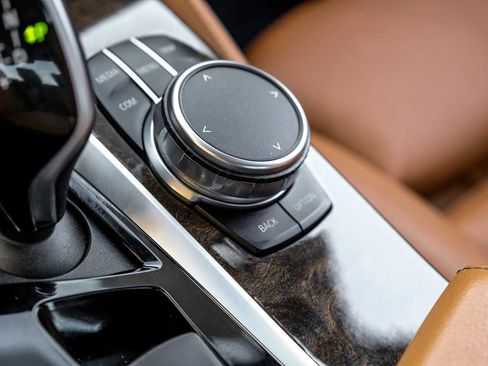 Used 2019 BMW 530i xDrive w/ M Sport Package image 24