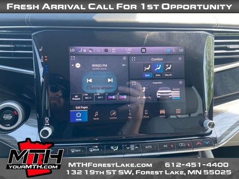 Used 2022 Jeep Wagoneer Series III w/ Premium Group I AWD/4WD image 13