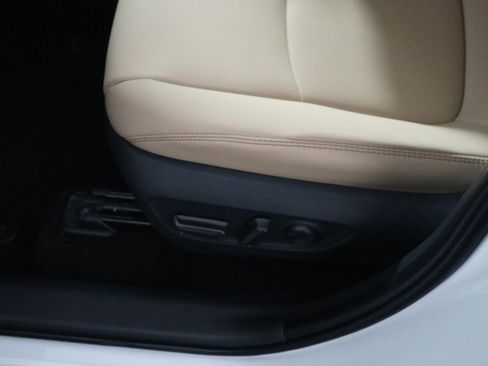 Used 2025 Toyota RAV4 XLE Premium image 23