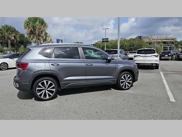 Used 2023 Volkswagen Taos SE w/ Panoramic Sunroof Package FWD image 25