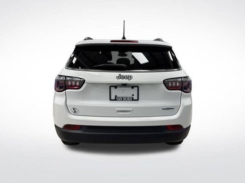 Used 2022 Jeep Compass Latitude image 11