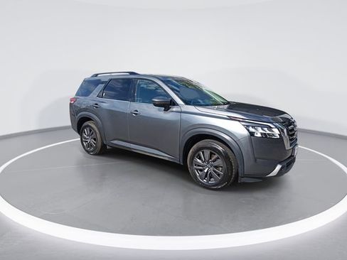 Used 2022 Nissan Pathfinder SV FWD image 2