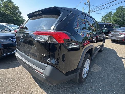 Used 2021 Toyota RAV4 LE FWD image 5