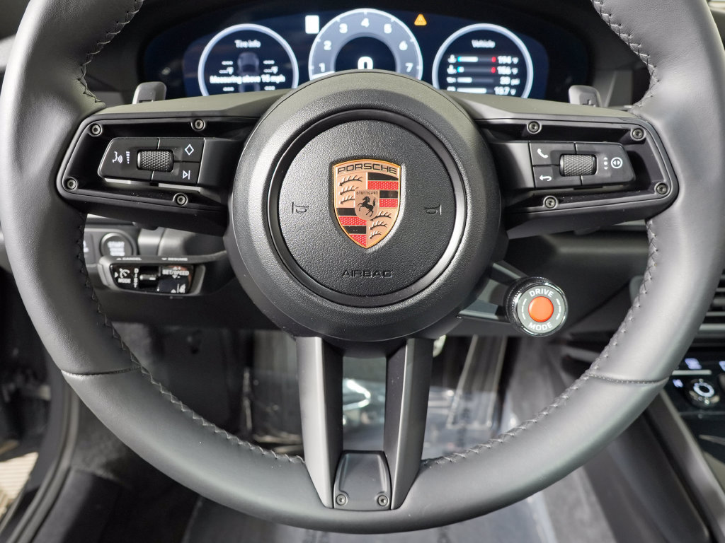 Certified 2025 Porsche 911 Carrera RWD image 30
