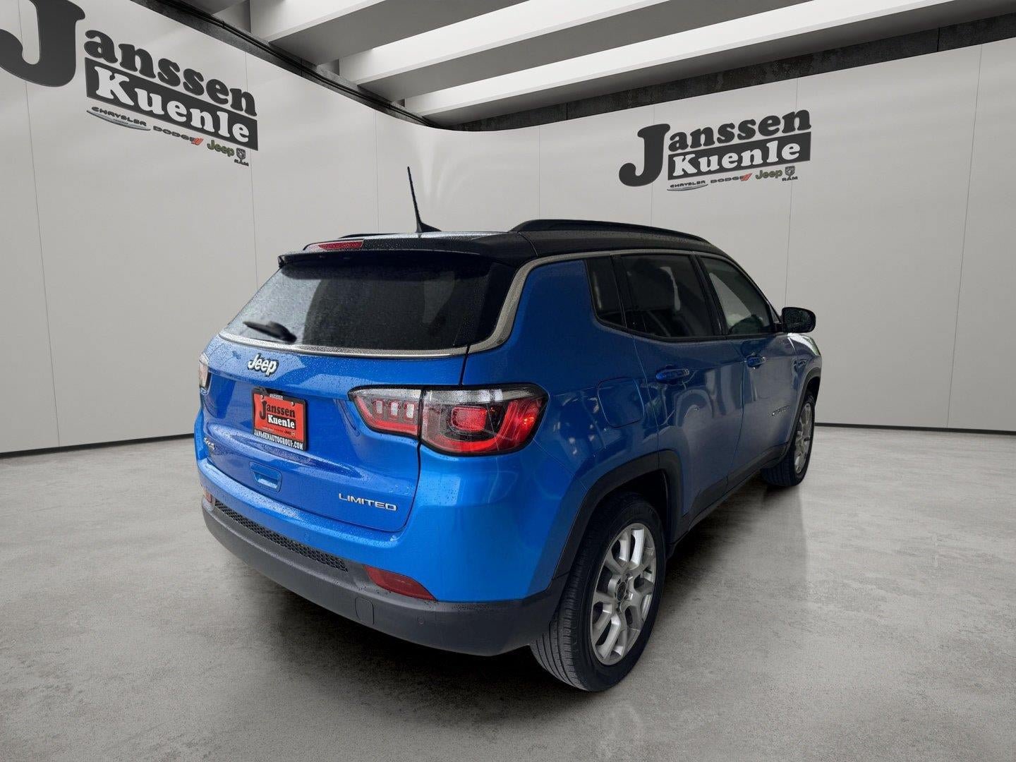Used 2025 Jeep Compass Limited AWD/4WD image 4