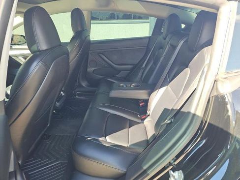 Used 2021 Tesla Model 3 Standard Range Plus image 9