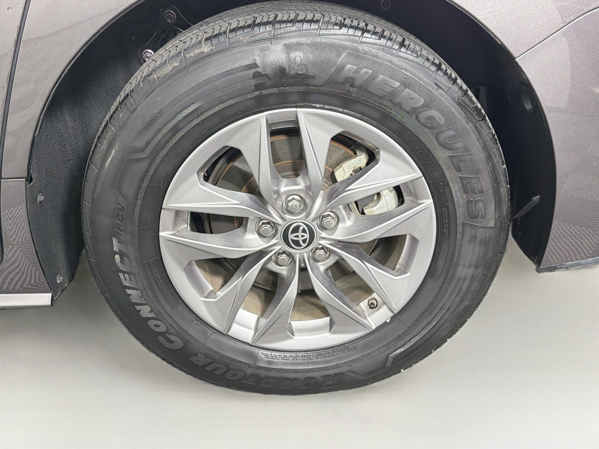 Used 2022 Toyota Sienna LE w/ LE Plus Package FWD image 11