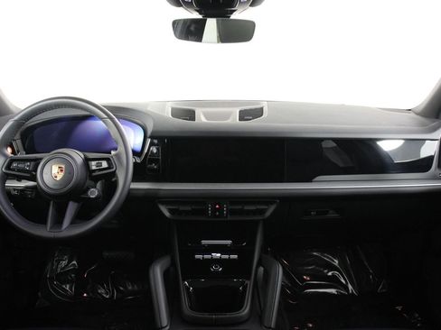 Certified 2025 Porsche Cayenne image 11