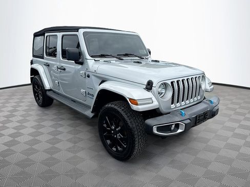 Used 2022 Jeep Wrangler Unlimited Sahara AWD/4WD image 4