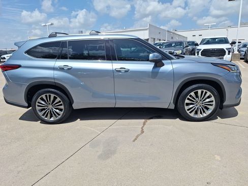 Used 2021 Toyota Highlander Platinum FWD image 7