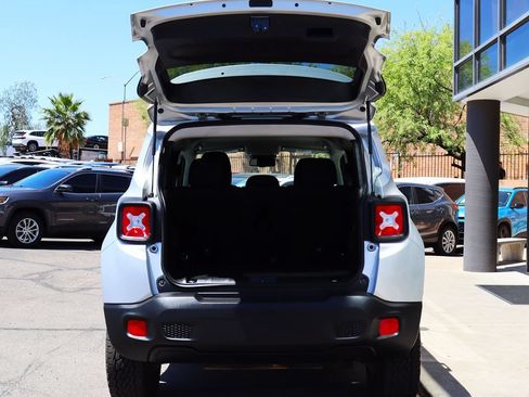 Used 2017 Jeep Renegade Latitude w/ Safety & Security Group (ALP) AWD/4WD image 22