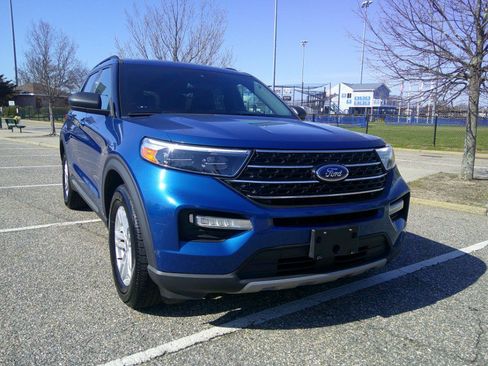 Used 2020 Ford Explorer XLT w/ Equipment Group 202A image 4