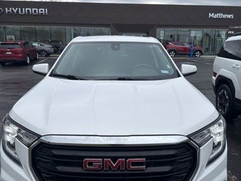 Used 2024 GMC Terrain SLE image 1