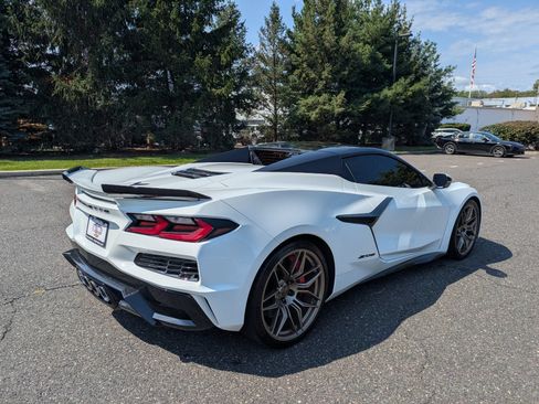 Used 2025 Chevrolet Corvette Z06 RWD image 6