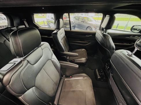 Used 2024 Jeep Grand Cherokee L Altitude AWD/4WD image 37