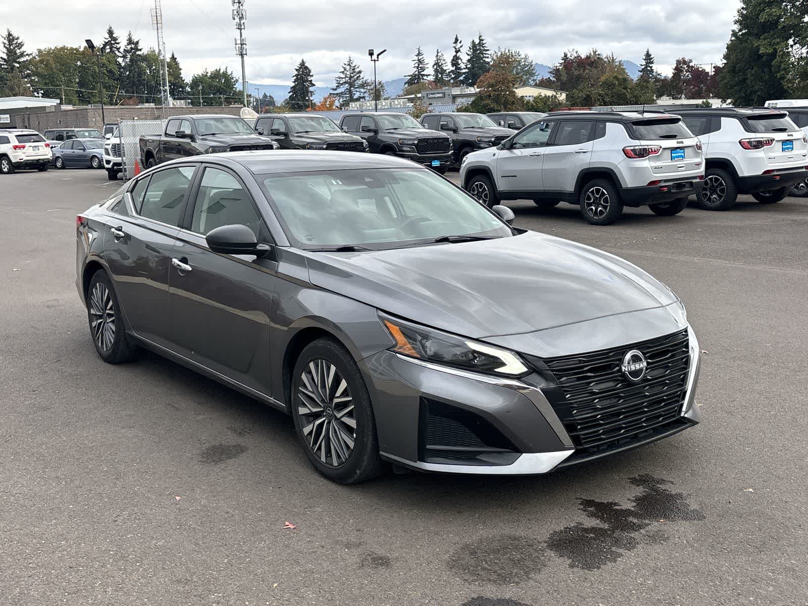 Used 2024 Nissan Altima 2.5 SV FWD image 7