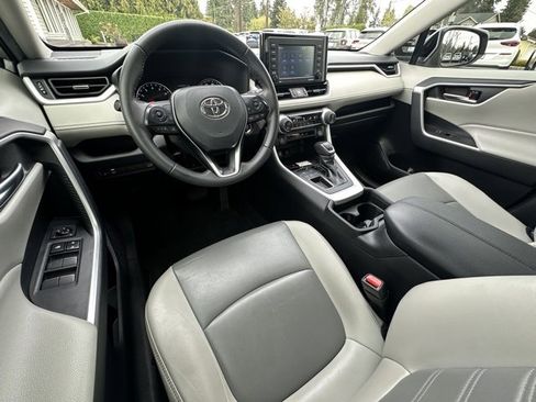 Used 2021 Toyota RAV4 XLE Premium image 13