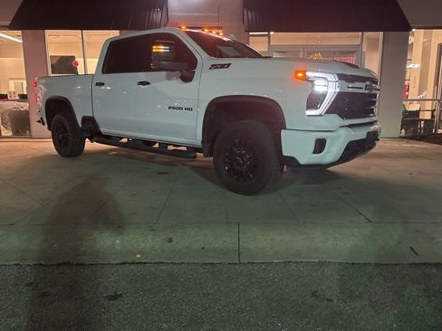 Used 2024 Chevrolet Silverado 2500 LTZ w/ LTZ Plus Package image 2