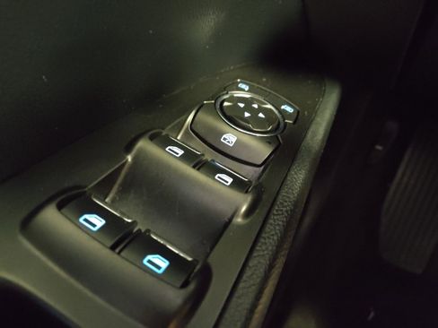 Used 2017 Ford Fusion SE w/ Fusion SE Technology Package image 27