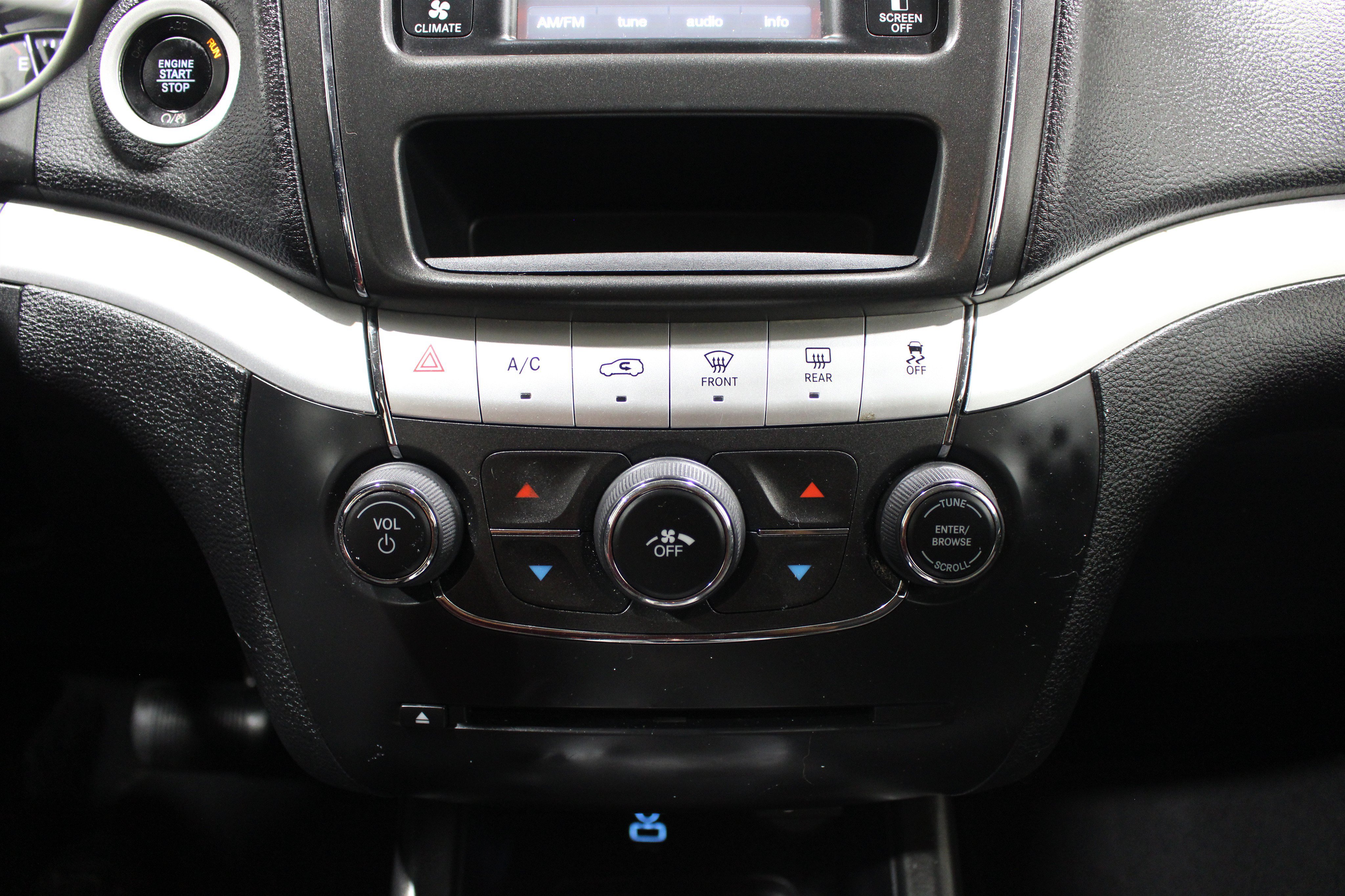 Used 2019 Dodge Journey SE FWD image 14