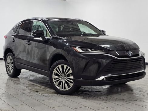 Certified 2024 Toyota Venza XLE image 2