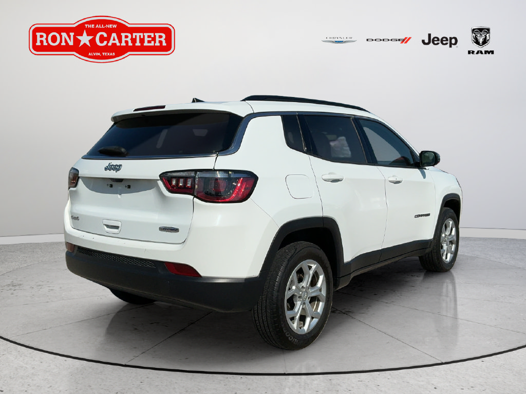 Used 2024 Jeep Compass Latitude AWD/4WD image 6