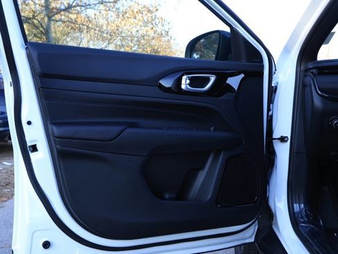 New 2026 Jeep Compass Latitude image 21