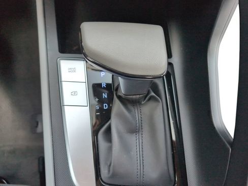 Used 2021 Hyundai Elantra SE FWD image 15