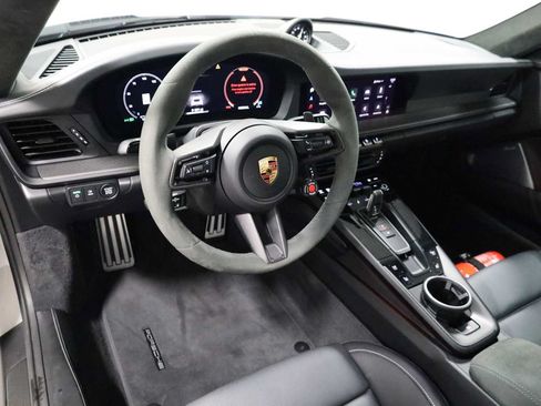Certified 2025 Porsche 911 Carrera RWD image 4