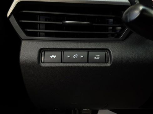 Used 2025 Nissan Altima 2.5 SV FWD image 22
