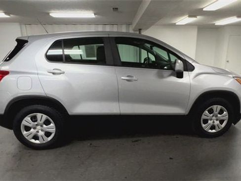 Certified 2018 Chevrolet Trax LS image 9