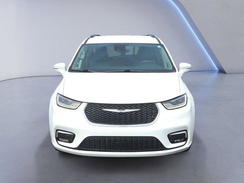 Used 2021 Chrysler Pacifica Touring-L image 9