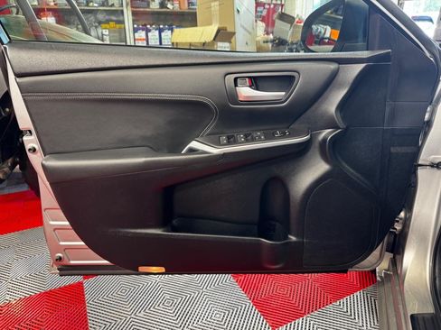Used 2015 Toyota Camry XLE FWD image 13