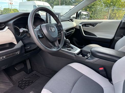 Used 2020 Toyota RAV4 XLE image 33