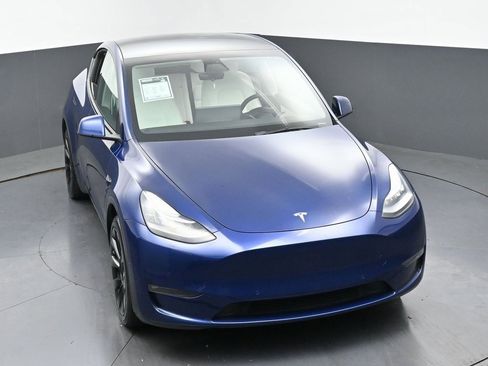 Used 2021 Tesla Model Y Long Range image 39