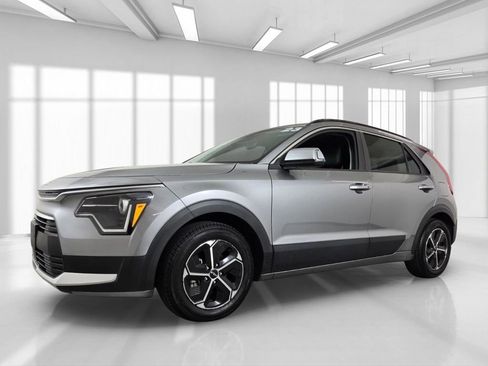 Used 2023 Kia Niro EX FWD image 2