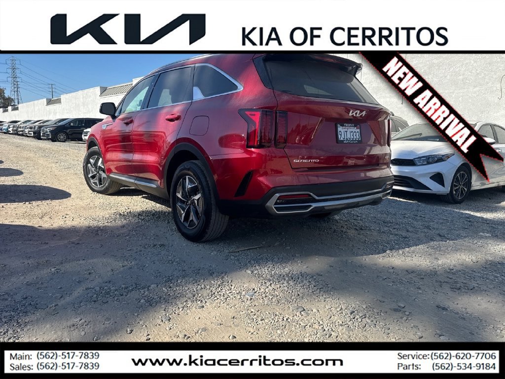 Certified 2023 Kia Sorento EX FWD image 3