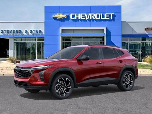 New 2026 Chevrolet Trax RS w/ Driver Confidence Package image 2
