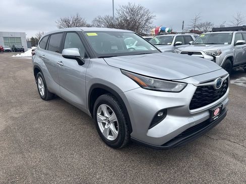 Used 2023 Toyota Highlander LE image 11