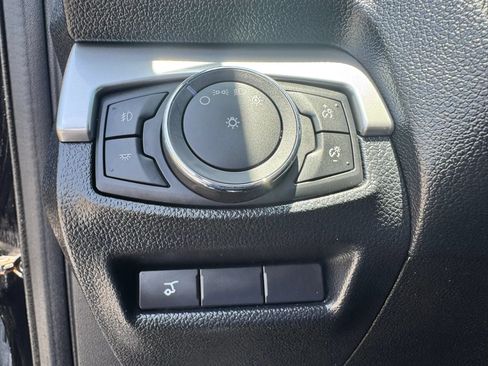 Used 2017 Ford Explorer XLT w/ Equipment Group 202A FWD image 30