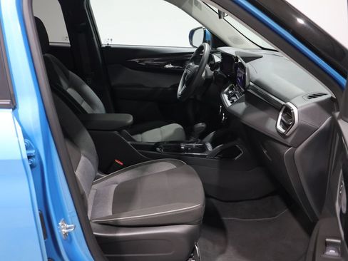 Used 2025 Chevrolet TrailBlazer LT AWD/4WD image 23