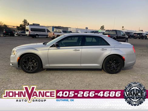 Used 2022 Chrysler 300 Touring w/ Sport Appearance Package image 2